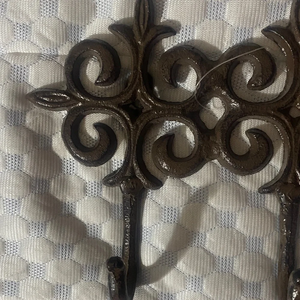 Decorative Black Ornate 3-Hook Wall Rack